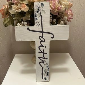 🎉HP🎉Destination Holiday Faith cross NWT